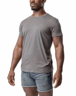 Brandmark Tee -Herren Mode Waesche 1483 BM Tee Char Grey 19 3 edit 2500 px crop 9da3a70f 1b11 4338 a3e0 a9ab065c076a