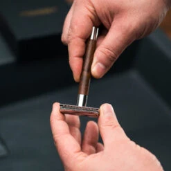 Premium Rasierhobel 'Solingen' - Walnuss -Herren Mode Waesche Bild2 3b092e66 416c 4b55 bcb8 203f4edccf04