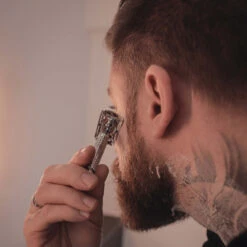 Shower & Shave Essential Set - Rasierhobel 'Hamburg' Silber -Herren Mode Waesche Rasierhobel4 compressed